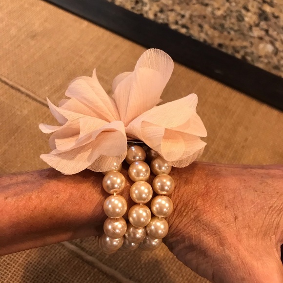 ▪️VINTAGE Pearl & Floral Bracelet - Picture 5 of 5